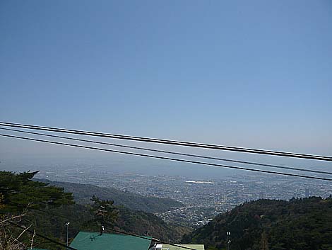 六甲山より神戸市街地を望む（2011年春）