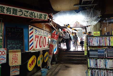昔ながら昭和のレトロ雰囲気が残る日本最古の「浅草地下街」（東京）