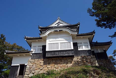 現存城の中でも日本一高い場所にある山城「備中松山城」（岡山高梁市）