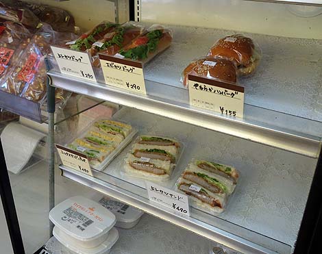 コンセルボ 和田山店（兵庫）昔ながらの町のパン屋さんでハンバーガーと焼きそばパン