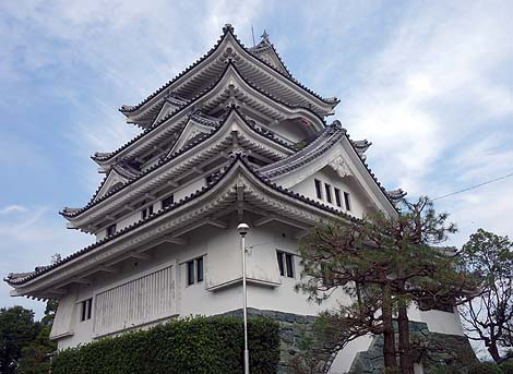 阿波九城の一つが立派に再建されております「川島城」（徳島吉野川）模擬城
