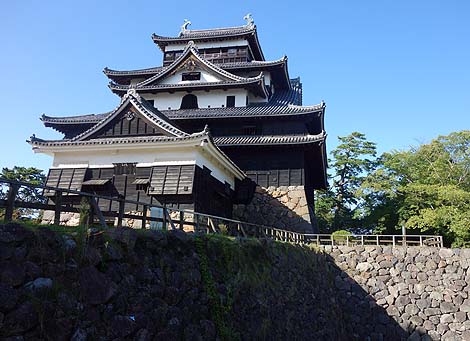 江戸時代初期建造の天守閣が現存している国宝「松江城」（島根松江）