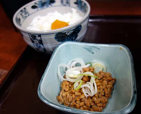 みのがさ 神田和泉町店（東京秋葉原）信州戸隠のそば粉を使った打ちたてそばの朝食納豆ごはんセット