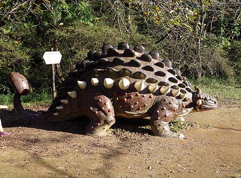 大迫力の実物大恐竜模型が14体も設置されている入場無料公園「水戸森林森林公園 恐竜広場」（茨城水戸）
