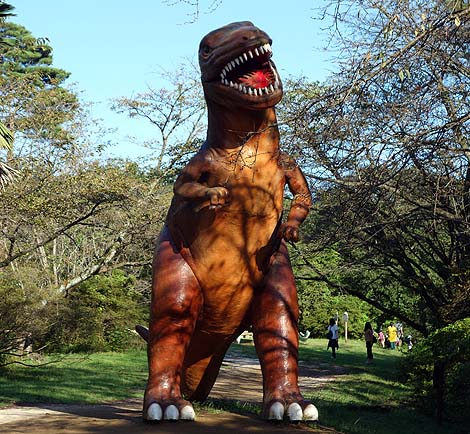 大迫力の実物大恐竜模型が14体も設置されている入場無料公園「水戸森林森林公園 恐竜広場」（茨城水戸）