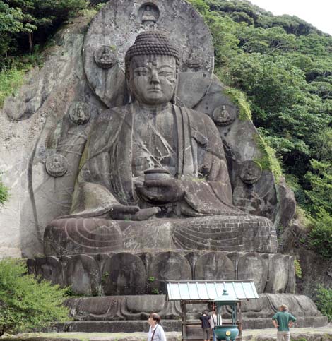 座像では日本最大の大仏様と落ちたら即死のスリル満点地獄のぞき「鋸山 日本寺」（千葉県鋸南町）