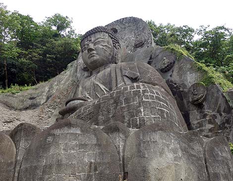 座像では日本最大の大仏様と落ちたら即死のスリル満点地獄のぞき「鋸山 日本寺」（千葉県鋸南町）