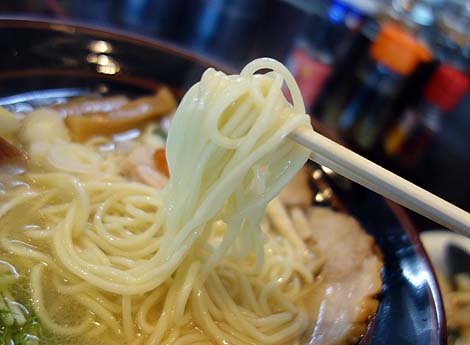 麺屋 雷神＆上海料理 順意（茨城県鉾田市）ネイティブの方が作る鶏白湯ラーメンと中華飯のセット