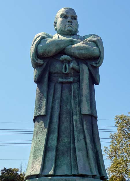 高さ10.5m！日本一大きい人物銅像は西郷隆盛像です「西郷公園」（鹿児島県霧島市鹿児島空港近く）
