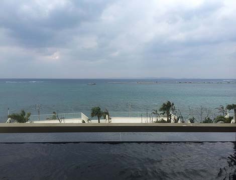 コバルトブルーの海の眺めが素晴らしい茶褐色の温泉「琉球温泉瀬長島ホテル」（沖縄那覇リゾートホテル＆スパ）