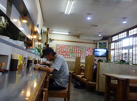 餃子の天龍（沖縄那覇）大衆中華屋でいただく水餃子とチャーハンのセット