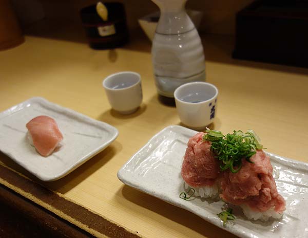 ときすし（大阪難波千日前）回転寿司並の安い値段でいたけるカウンター寿司で熱燗を♪