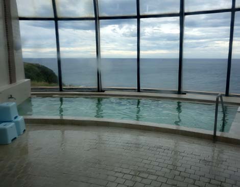 海の眺望が素晴らしい強烈な塩っ気の日帰り入浴「ウェスパ[WeSPA]椿山」（青森県西津軽郡深浦町）