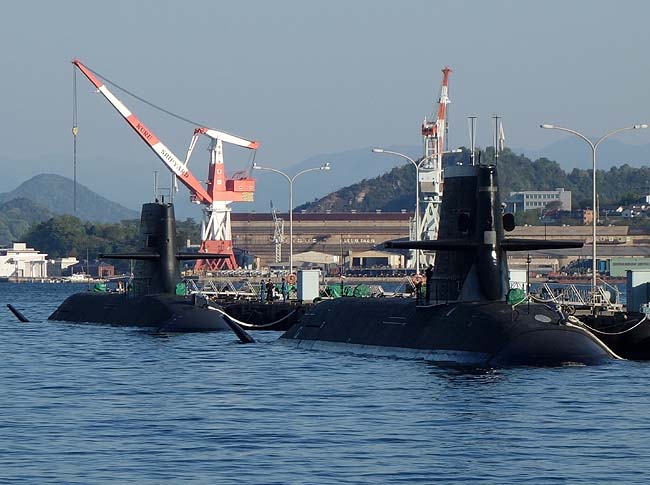 日本国内で唯一陸上から現役の潜水艦が眺められる場所「アレイからすこじま」（広島呉）