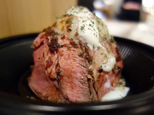 ソルト モデラート ガーリック シュリンプ（北海道札幌）濃厚でまろやかな味わいのローストビーフ丼