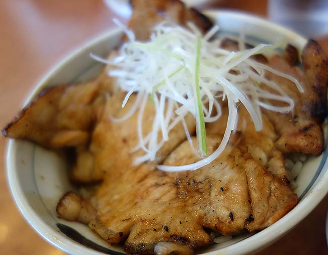 十勝豚丼 いっぴん 札幌北十条店（北海道）帯広でも食ったことのある炭火風味たっぷりのお好み豚丼