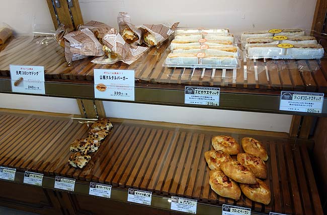 イスズベーカリー 本店 （神戸三宮）神戸に戻って来るとここのカレーパンは必ず食べたくなります