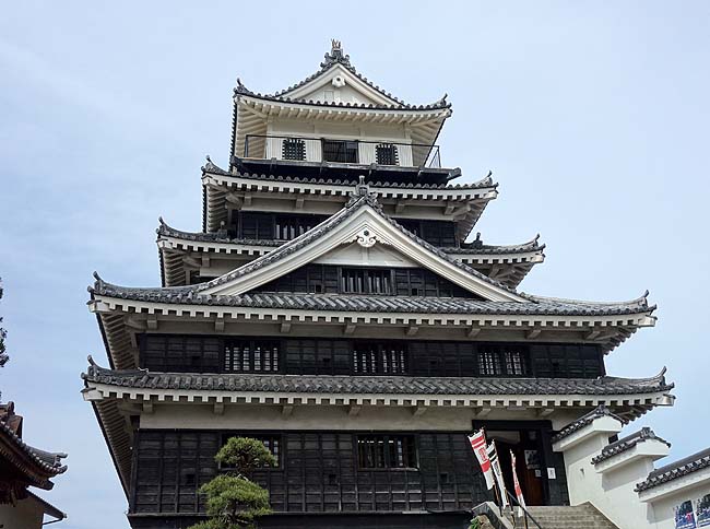 現在は未だ復建されていない萩城がモデルになっております「中津城」（大分中津）模擬天守