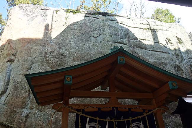 まるで水面に浮かんでいるような奇岩！日本三奇 石乃宝殿「生石神社」（兵庫高砂）パワースポット