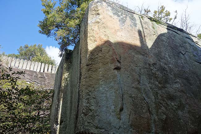まるで水面に浮かんでいるような奇岩！日本三奇 石乃宝殿「生石神社」（兵庫高砂）パワースポット