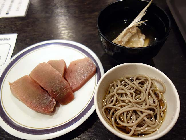 海鮮問屋ヤマイチ 根室食堂 すすきの店（北海道札幌）1000円でいただける寿司も刺身も食べ放題のバイキング
