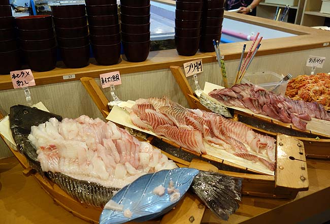 海鮮問屋ヤマイチ 根室食堂 すすきの店（北海道札幌）1000円でいただける寿司も刺身も食べ放題のバイキング