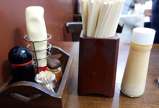 洋食の朝日（神戸花隈）大行列店のお気に入りビフカツにクリームコロッケ単品追加