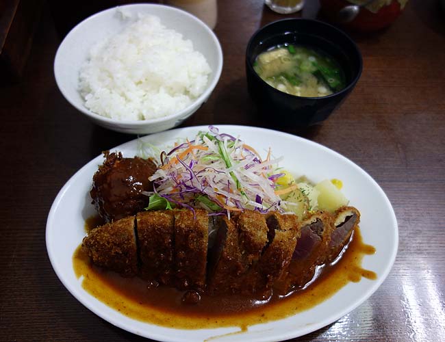 洋食の朝日（神戸花隈）大行列店のお気に入りビフカツにクリームコロッケ単品追加