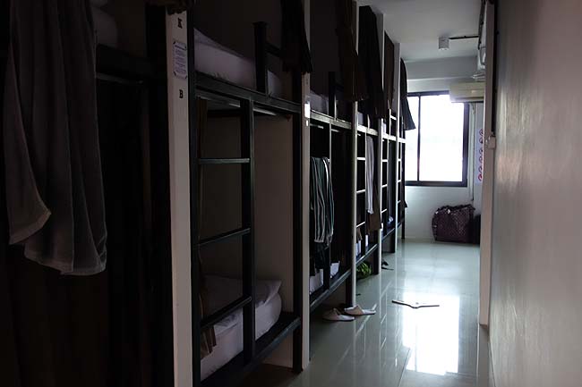 バンコク市街地での初宿泊はバックパッカーのための宿？果たしてコミュ障がそんなとこ泊まれるの？