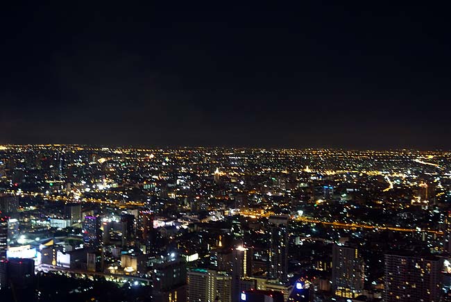 地上高300mの屋外展望台でバンコク一望「バイヨーク スカイ タワー」は宿泊すると無料利用可