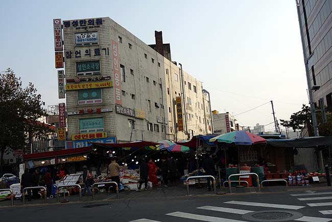 ソウルの市場めぐりで絶対にここは行くべき！「清涼里伝統市場」こんなにもローカル色強く巨大とは！