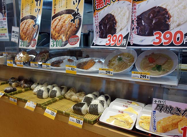 半田屋 サッポロファクトリー前店（北海道）かつ丼と豚汁をセットにするとボリューム満点！これでワンコイン切るとは。。。