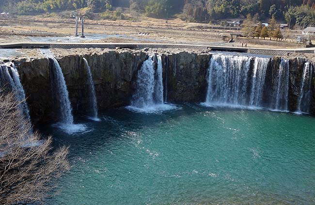 原尻の滝（大分）日本の滝100選に選ばれた阿蘇山が生み出した東洋のナイアガラと呼ばれる滝
