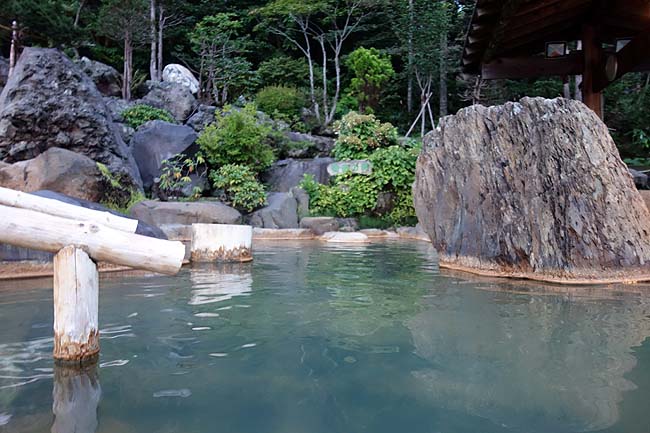 豊平峡温泉（北海道札幌定山渓）源泉かけ流し100％！そのめっちゃ広い露天風呂はボーーっとできるね