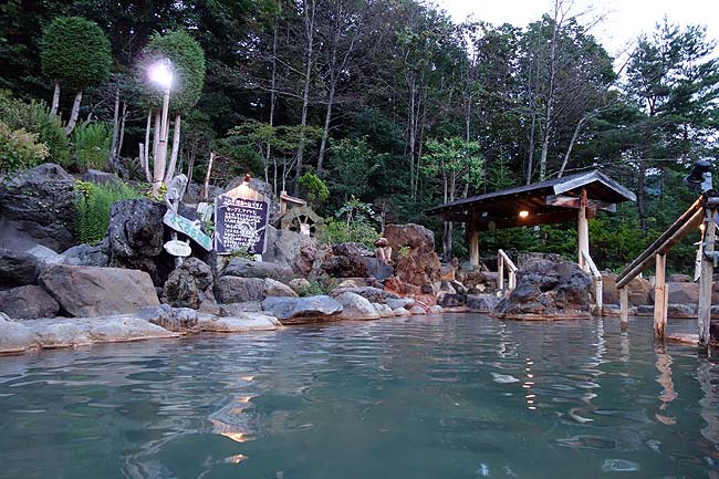 豊平峡温泉（北海道札幌定山渓）源泉かけ流し100％！そのめっちゃ広い露天風呂はボーーっとできるね