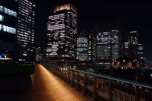 屋上庭園「KITTEガーデン」（東京丸の内）東京駅の綺麗な夜景を望むには開放感のある絶好のスポット