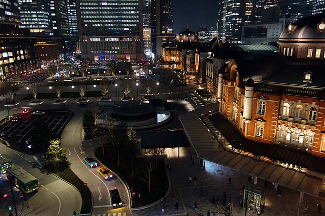 屋上庭園「KITTEガーデン」（東京丸の内）東京駅の綺麗な夜景を望むには開放感のある絶好のスポット
