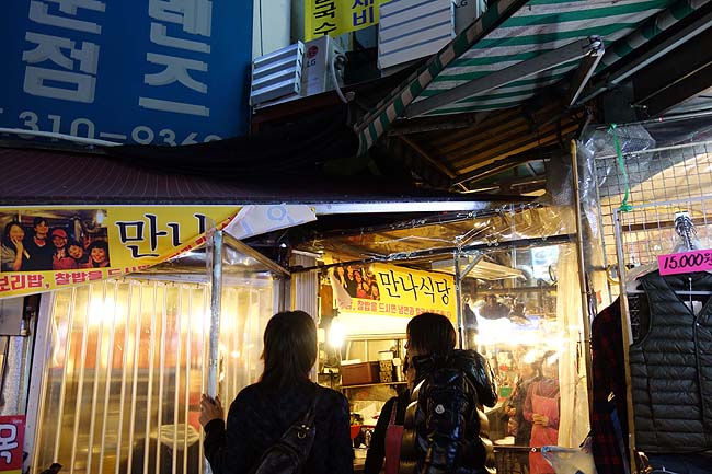 巨経食堂（韓国ソウル南大門）カルグッス横丁の韓国手打ちうどんは600円でさすがの品数！