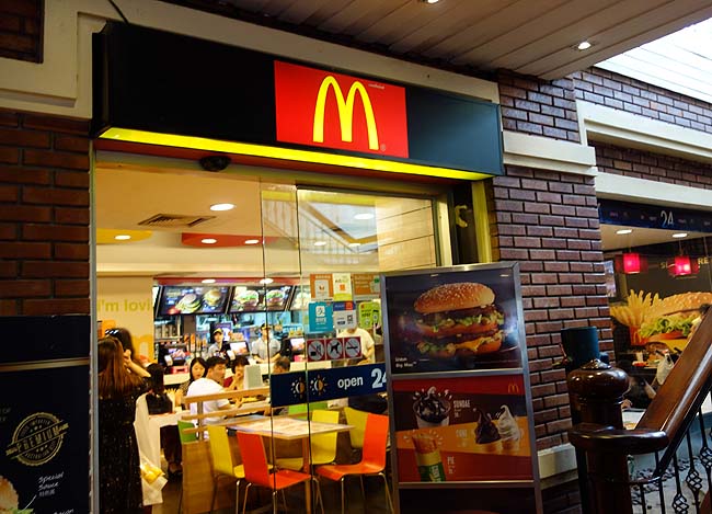 マクドナルド カオサン通り店 [McDonalds]（タイバンコク）日本では味わえないとんどもないボリュームと高額なアンガス牛のスーパーダブルバーガー