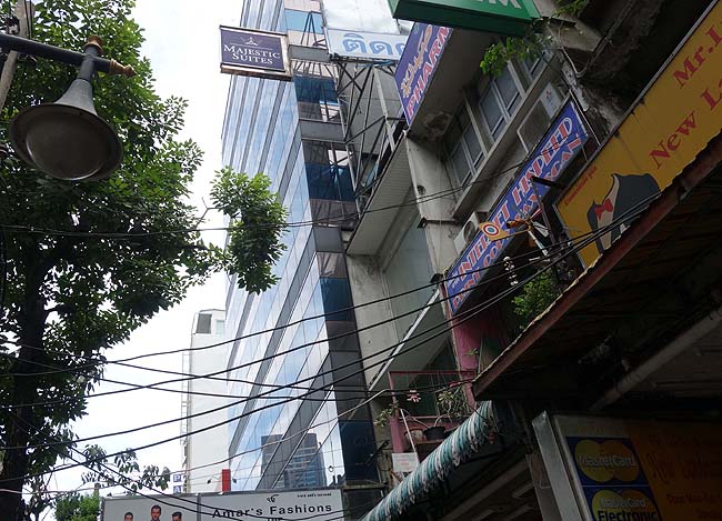 朝のバンコク市街地を一望するために最上階の周る屋外展望台へ♪そしてチェックアウト