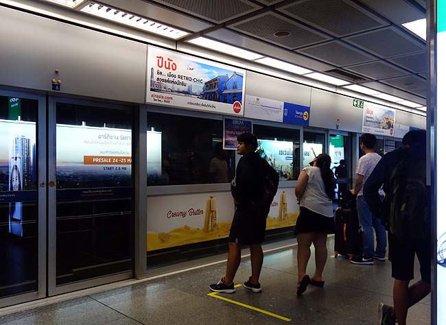 タイバンコクの地下鉄（MRT）は地上のBTSとの併用で市街地観光はぼったくりタクシー使わずお手の物♪