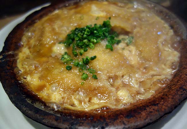 新宿有名割烹の大行列店でランチ・・・鰯（いわし）の柳川風鍋ってどんな料理なん？