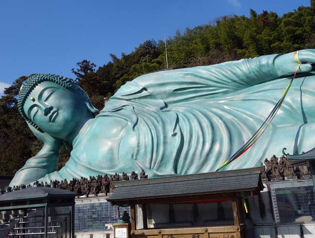 南蔵院（福岡）ブロンズ製では世界一巨大な涅槃像がここに鎮座されております