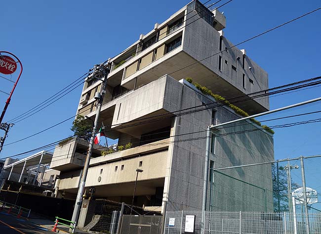 駐日クウェート大使館（東京三田）改築される前に写真に収めることができた鬼才「丹下健三」の珍建築