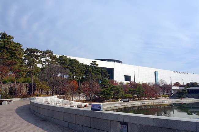 韓国はこんな大規模な博物館でも無料で入館できるのが嬉しいね♪「ソウル国立中央博物館」
