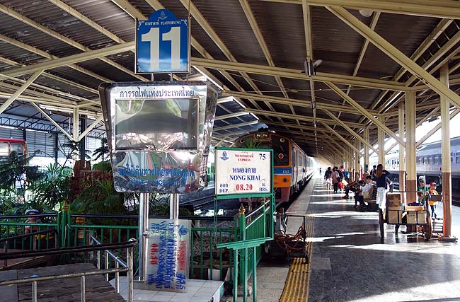 タイのローカル国鉄に乗ってバンコクからアユタヤへ移動したその方法とは？