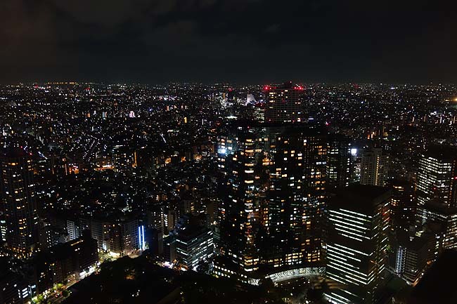 東京で見る無料夜景スポットはやっぱここが最高だね「東京都庁展望室」地上202m45階（新宿）