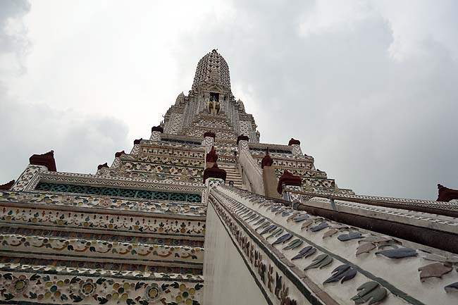 バンコクを象徴する巨大建築物「ワット・アルン」～しかしやっぱ日中に外を出歩くのは過酷過ぎる