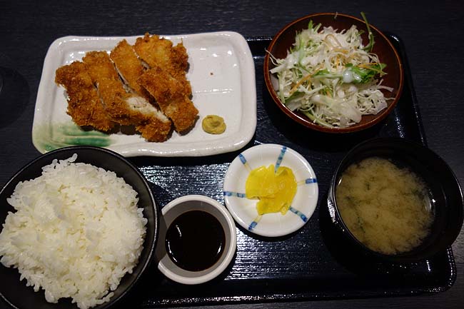 和ダイニング 山の猿 ラフィラ店（北海道札幌すすきの）ご飯大盛りジューシーチキンカツ定食