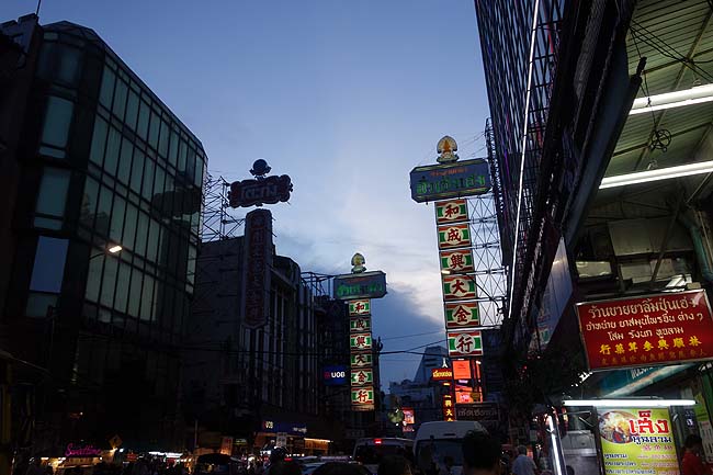バンコク最大の中華街「ヤワラート」は日本の中華街では絶対にない雰囲気やね（タイ）